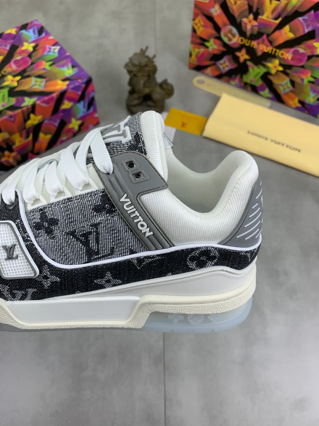 Men's men's shoes 💰P540 New style 💰💎💎Latest color High version 2025Louis*Vuitto* LV Traine catwalk TRAINER outsole and fabric private model A shoe that definitely costs a lot of money and effort. This series was designed after the arrival of Vifgil. It is favored by many fans every season. Original TPU outsole Original packaging Color: black Available in white (available from stock, super fast shipping) Code number: 35-46